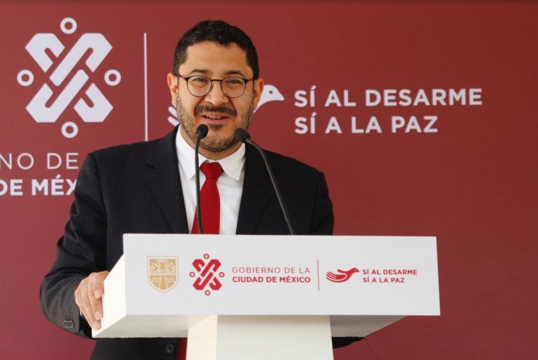 Está difícil, le dice Batres al IECM ante petición de más recursos