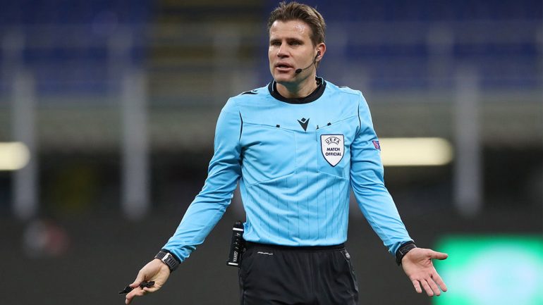 Felix Brych 'cuelga' el silbato