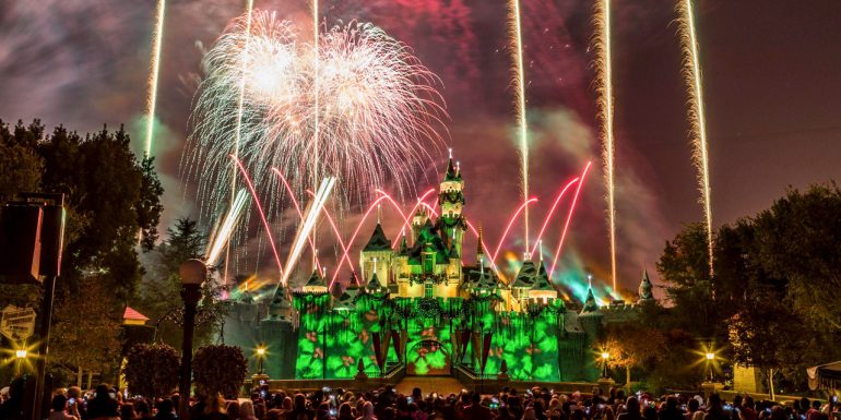 Disfruta de un Cierre de Año al máximo en los parques temáticos de California