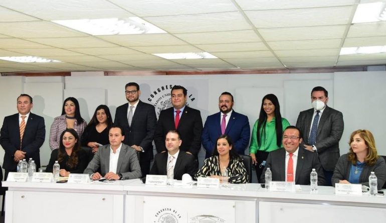 Apoyarán panistas con amparos contra impuesto de 2 por ciento a aplicaciones