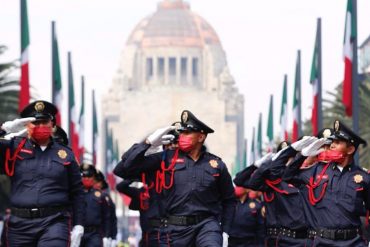 desfile para honrar a los policías y bomberos