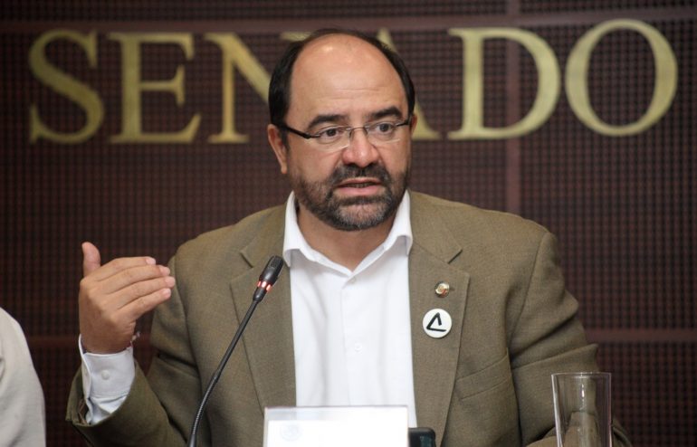 Grupo Plural presenta iniciativa en favor de periodistas