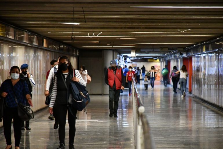 Aseguran haber liberado de ambulantes 56 estaciones del Metro