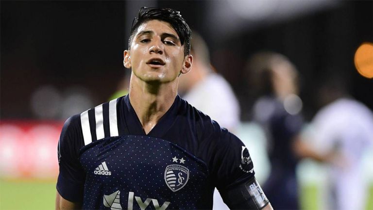 Alan Pulido será baja por todo el 2022