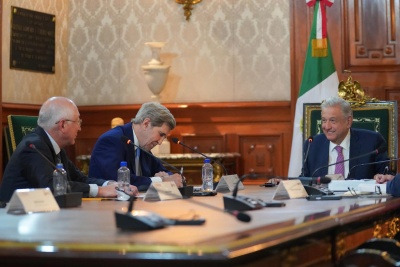 AMLO califica de amistoso encuentro con Kerry