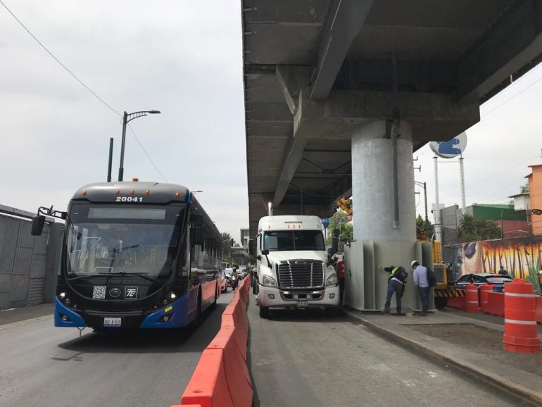 Otro cierre vial en avenida Tláhuac, ahora por obras en tramo subterráneo de L12