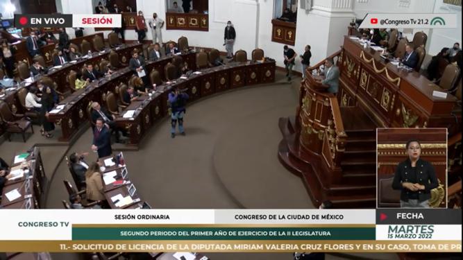 Logra Morena dar licencia a sus diputados para promover revocación de AMLO
