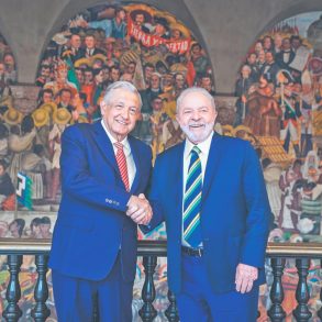 AMLO felicita a Lula tras triunfo en Brasil