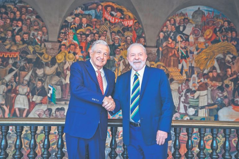 AMLO felicita a Lula tras triunfo en Brasil