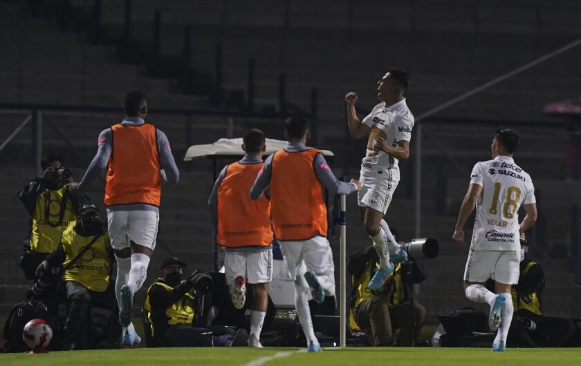 Los Pumas remontan y avanzan a semifinales