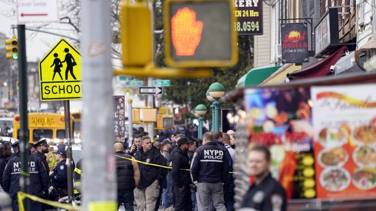 Reportan tiroteo en metro de Nueva York