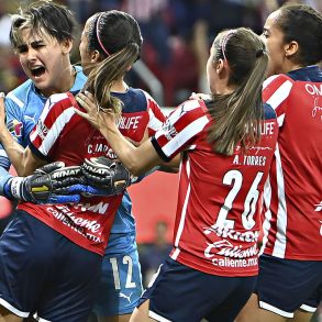 Chivas Femenil alza su segundo título de liga