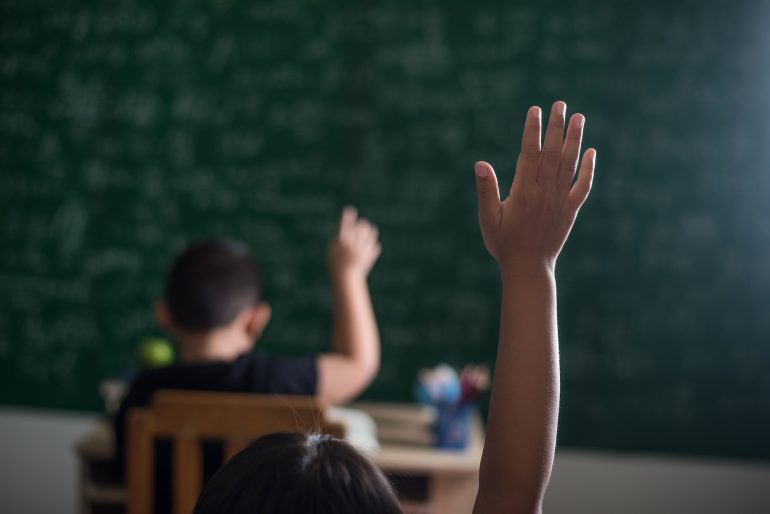 Critican a Delgado por calendario escolar