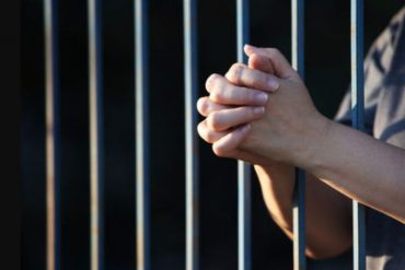 Monreal pide revisar prisión preventiva