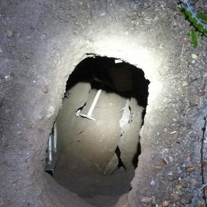 Punto de entrada a un narcotúnel hallado entre Nogales, México y Nogales, Arizona