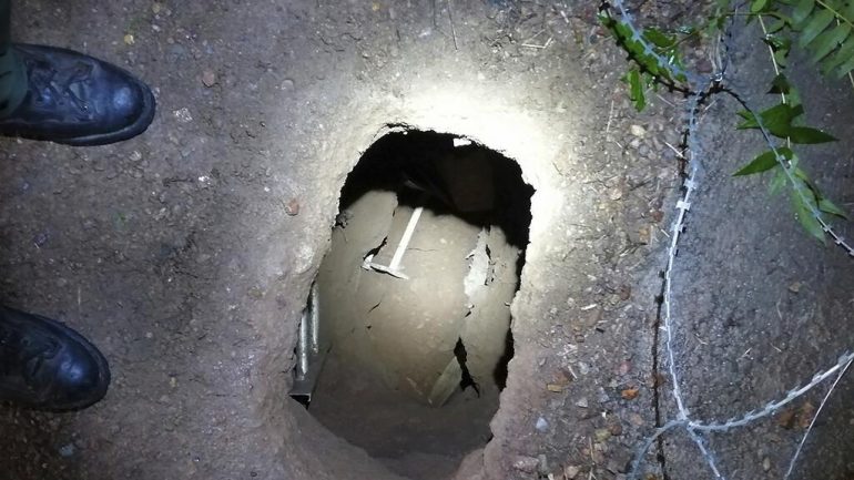 Punto de entrada a un narcotúnel hallado entre Nogales, México y Nogales, Arizona