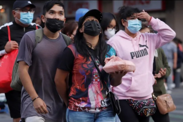 Personas usando cubrebocas ante la pandemia por COVID-19