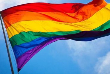 Brindan asesoría legal a la comunidad LGBT+