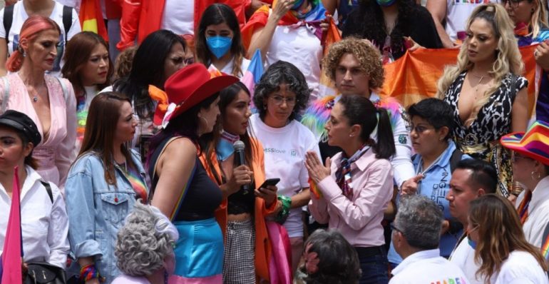 Claudia Sheinbaum entre abucheos en Marcha del Orgullo LGBT+