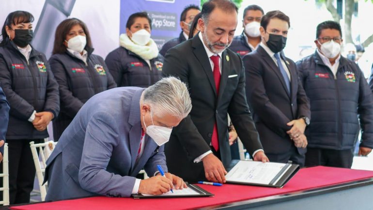 Metepec: alcalde dona su sueldo a sindicalizados