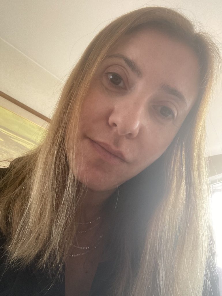 La columnista y terapeuta, Dalia Perkulis es hallada sin vida