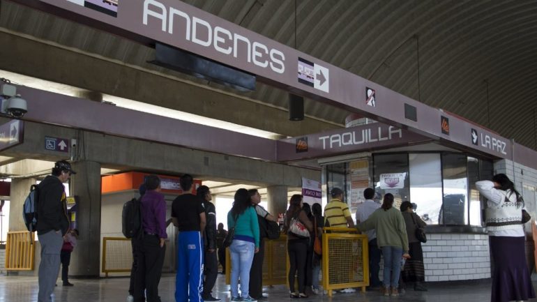 ¿Qué estaciones y qué color tiene la Línea A del Metro?