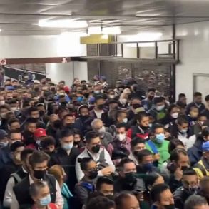 Reportan alta afluencia y retrasos en Línea 9 del Metro