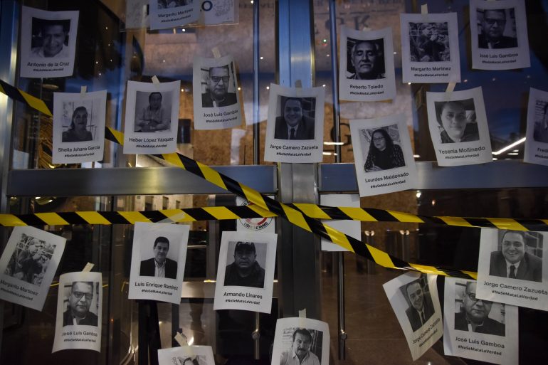 “Es mentira que estén investigando los casos”: periodistas protestan frente a la FGR por el asesinato de Fredid Román