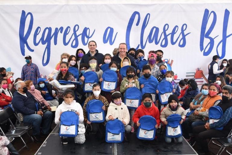 BJ: Taboada entrega mil 317 kits escolares