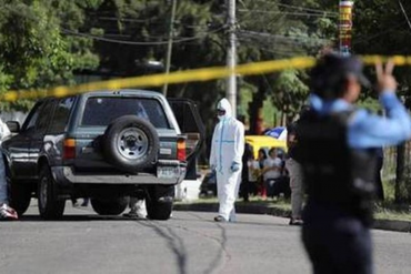 Hombre es asesinado en Michoacán frente a su familia