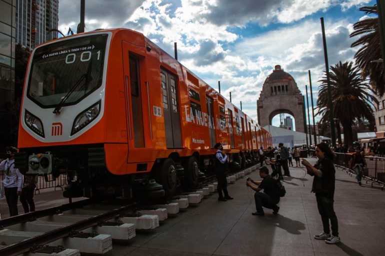 Exhiben nuevos trenes del Metro en CDMX