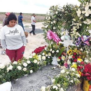 Madre de Camila vela a su hija muerta por posible negligencia médica