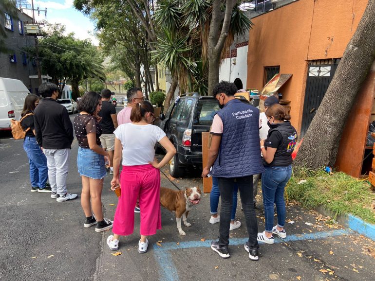Alcaldía Miguel Hidalgo apoya en el traslado de perros hacinados en vivienda