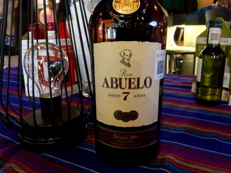 Celebra estas Fiestas  Patrias con Ron Abuelo y vinos 120 Santa Rita