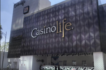 Casino Life ubicado sobre las calles de la Zona Rosa