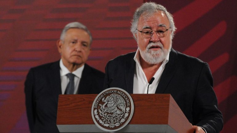 Alejandro Encinas y el presidente, Andrés Manuel López Obrador durante la conferencia matutina