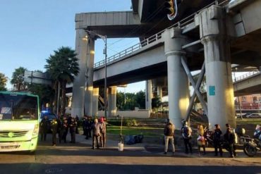 Investigan la muerte del hombre que cayó desde el puente Heberto Castillo