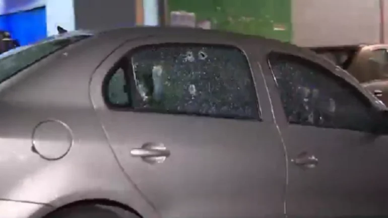 Los hombres recibieron 30 disparos dentro del estacionamiento de la unidad habitacional ubicada en la alcaldía Iztapalapa