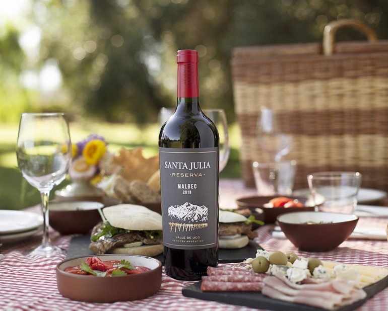 Para recibir el 2023 que mejor manera que con un Santa Julia Reserva Malbec