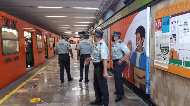 Critica Monreal presencia de la GN en el metro
