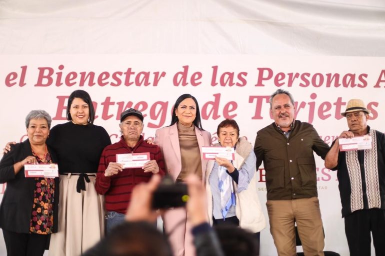 Ariadna Montiel entrega la Tarjeta del Bienestar en Coyoacán