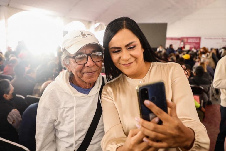Ariadna Montiel entrega Tarjeta del Bienestar en Yucatán