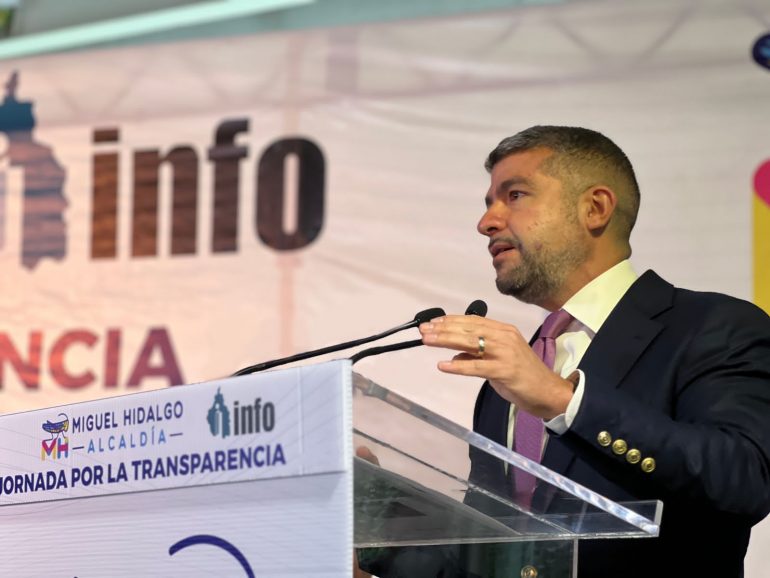 MH pone el ejemplo en transparencia