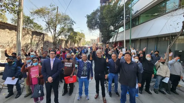 Trabajadores no asalariados renuevan licencia en CDMX