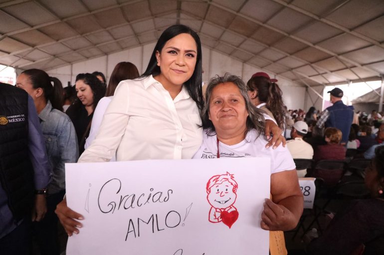 Ariadna Montiel entrega la Tarjeta del Bienestar a mexiquenses