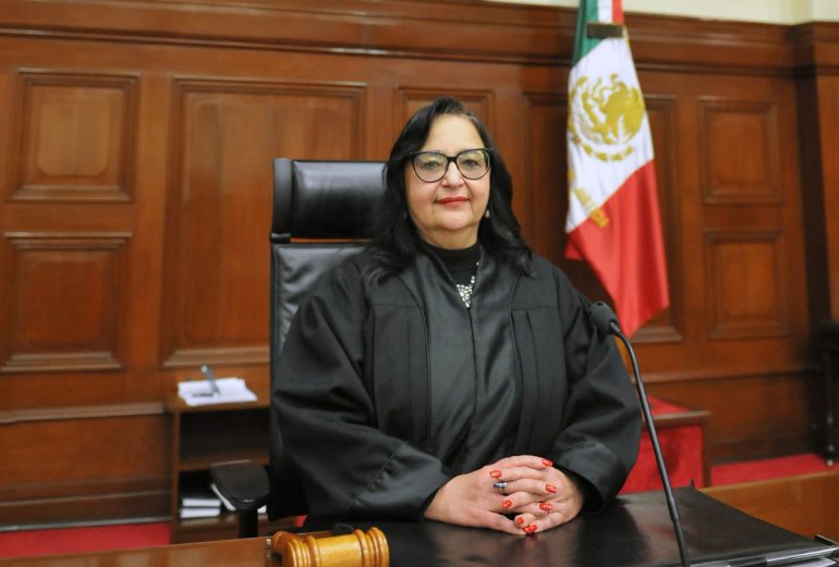 Monreal califica de error whatsapp de Ministra