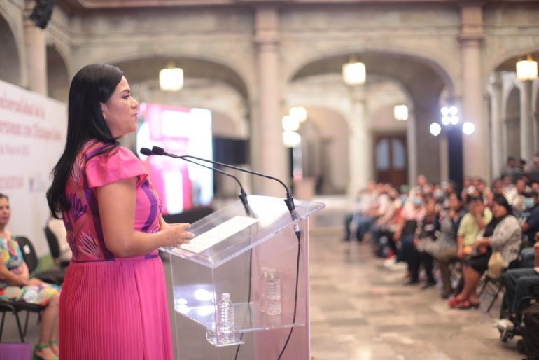 Ariadna Montiel entrega en Oaxaca recursos para rehabilitación de Agatha