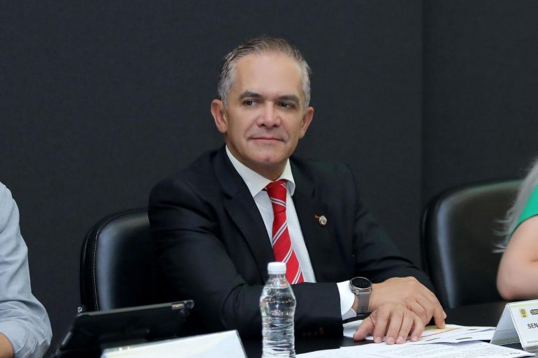 Miguel Ángel Mancera refrenda compromiso con sociedad civil al 2024