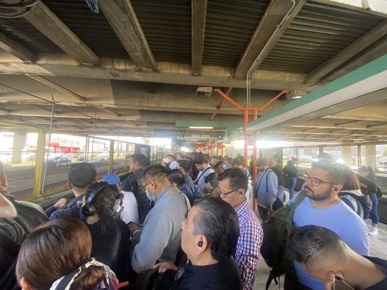 Retraso en Metro de CDMX hoy 11 de julio de 2023