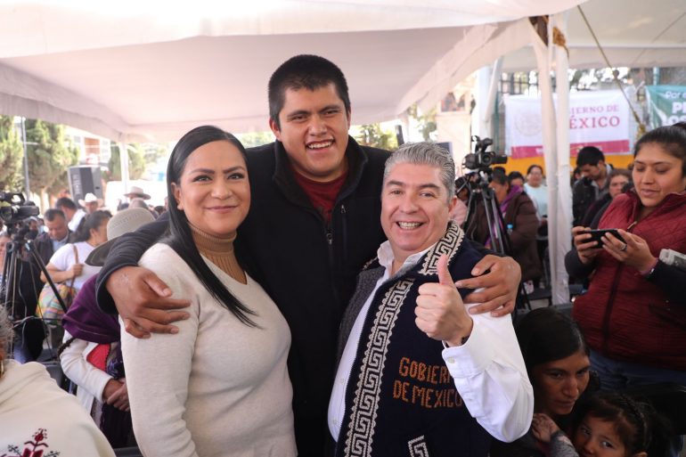 Ariadna Montiel instala comité del bienestar en Amanalco, Estado de México.